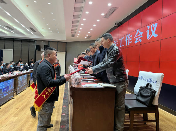 見(jiàn)義勇為.jpg